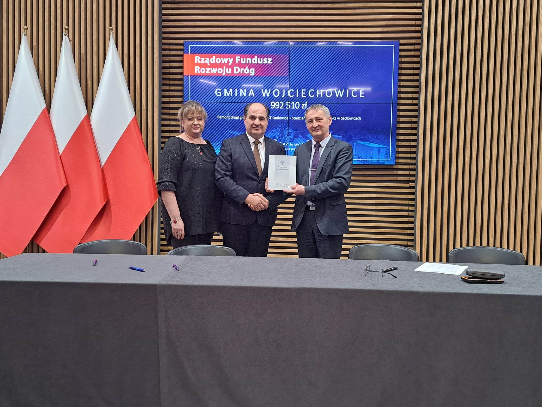 Zdjęcie nr 2 z podpisania umowy